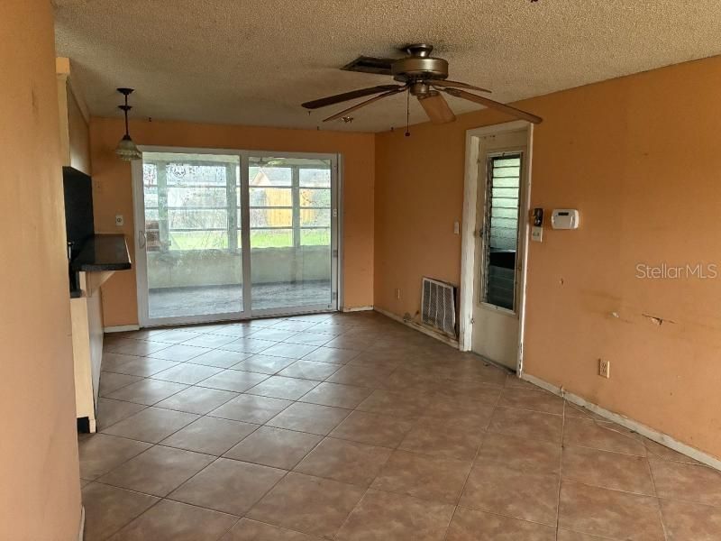 Active With Contract: $161,000 (3 beds, 2 baths, 1368 Square Feet)