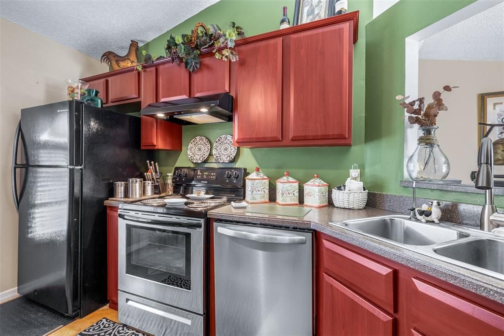 Под контрактом: $269,999 (3 спален, 2 ванн, 1186 Квадратных фут)