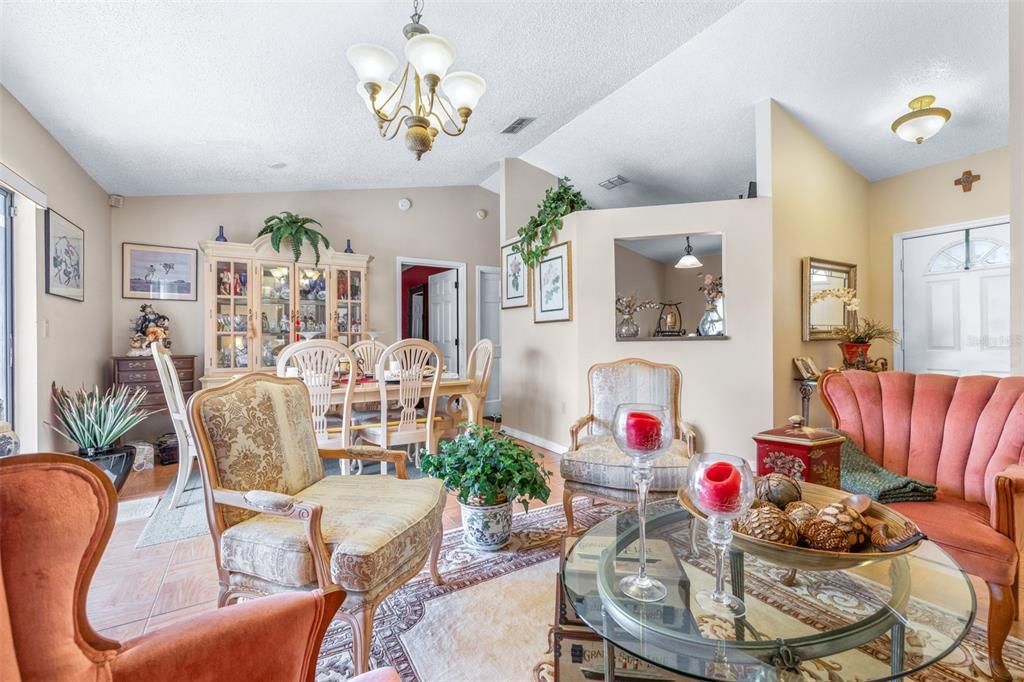 Под контрактом: $269,999 (3 спален, 2 ванн, 1186 Квадратных фут)