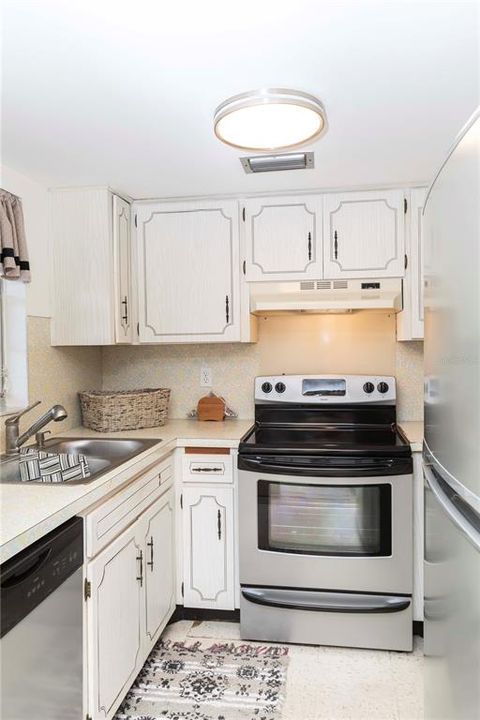 For Sale: $65,000 (1 beds, 1 baths, 732 Square Feet)