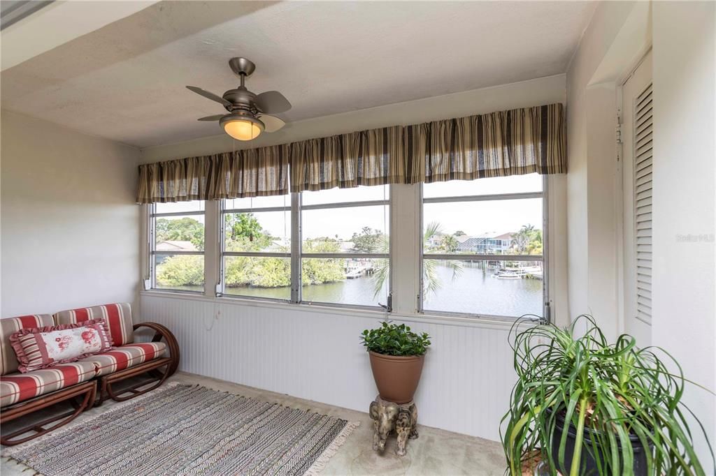 For Sale: $65,000 (1 beds, 1 baths, 732 Square Feet)