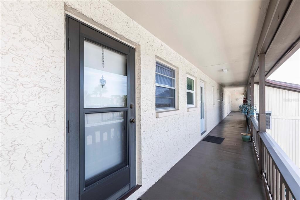 For Sale: $65,000 (1 beds, 1 baths, 732 Square Feet)