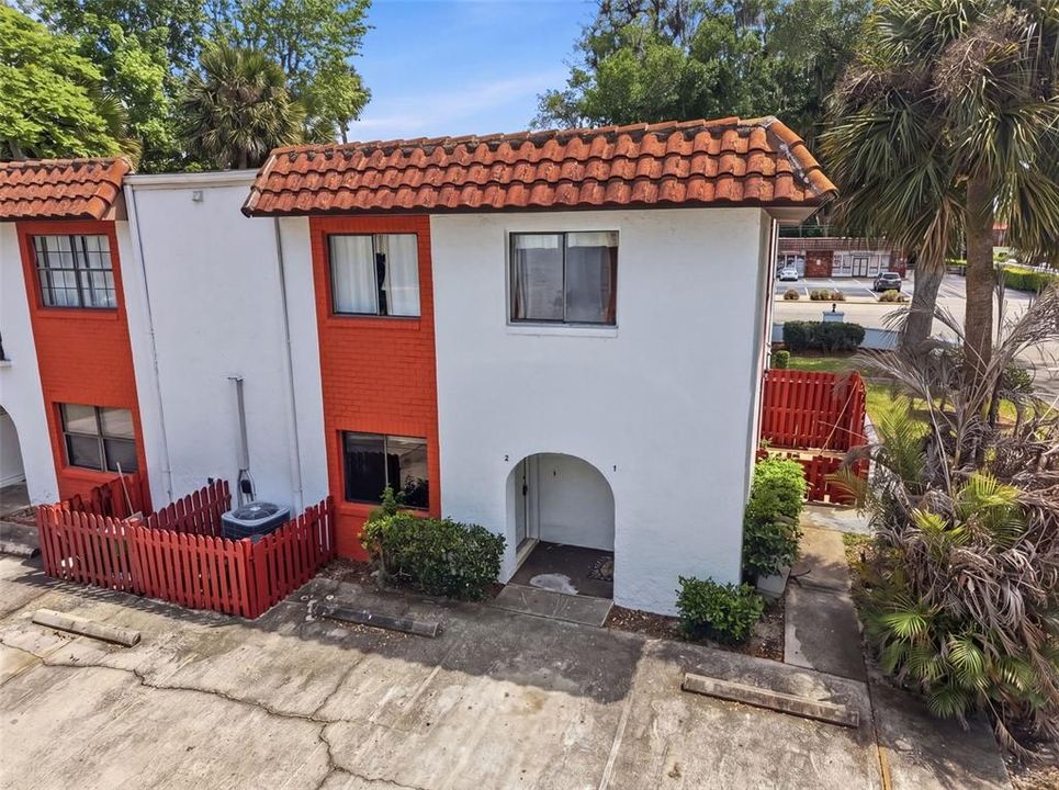 На продажу: $149,900 (2 спален, 2 ванн, 1270 Квадратных фут)