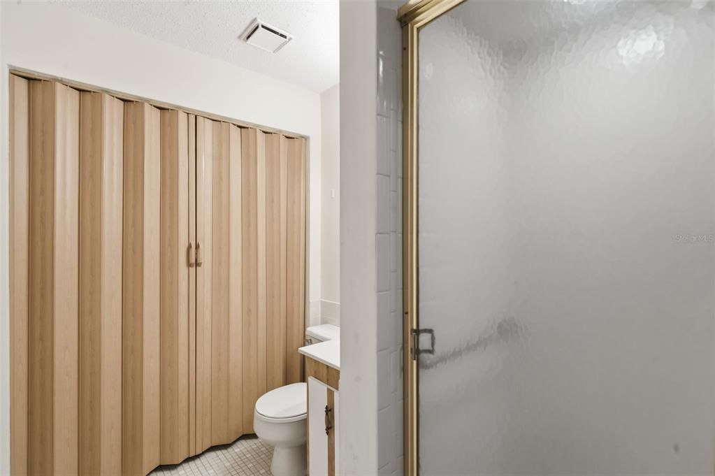 На продажу: $149,900 (2 спален, 2 ванн, 1270 Квадратных фут)