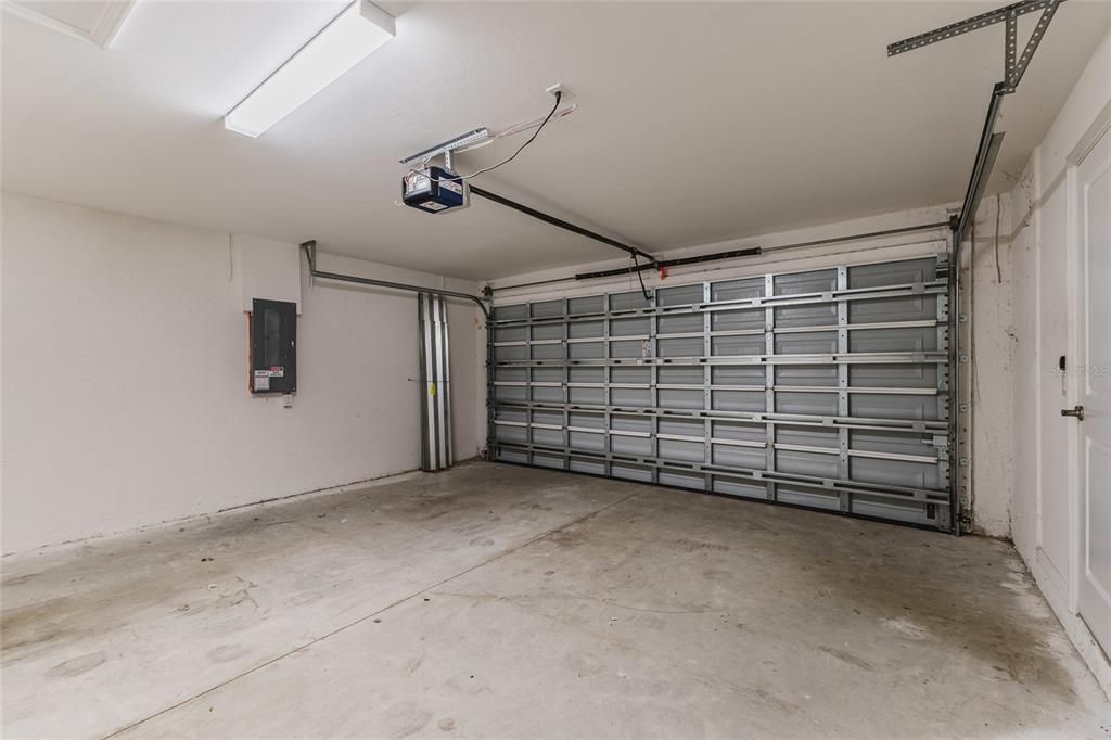 Под контрактом: $289,999 (3 спален, 2 ванн, 1504 Квадратных фут)