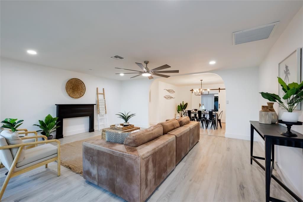 Active With Contract: $537,400 (4 beds, 2 baths, 1870 Square Feet)