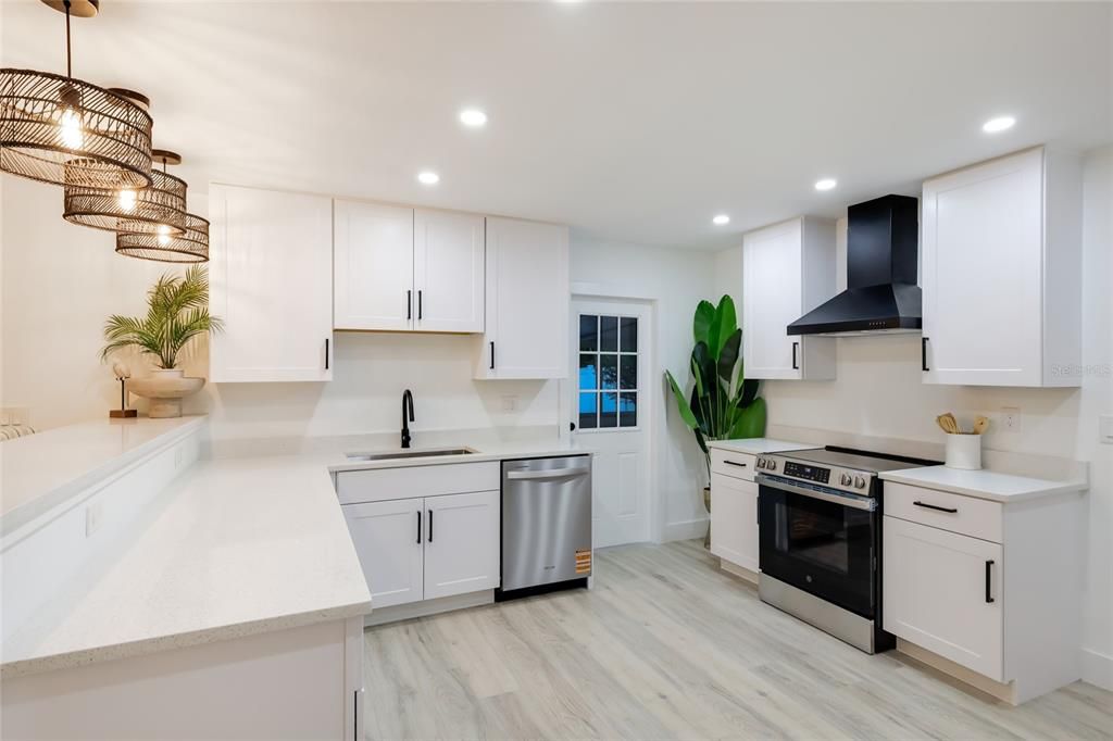 Active With Contract: $537,400 (4 beds, 2 baths, 1870 Square Feet)