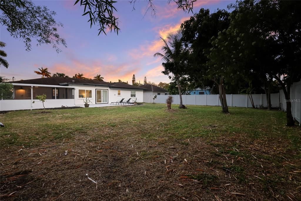 Active With Contract: $537,400 (4 beds, 2 baths, 1870 Square Feet)