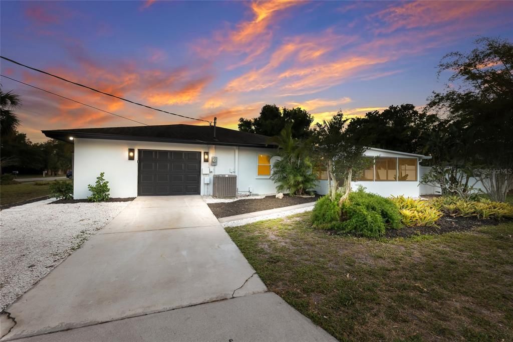 Active With Contract: $537,400 (4 beds, 2 baths, 1870 Square Feet)