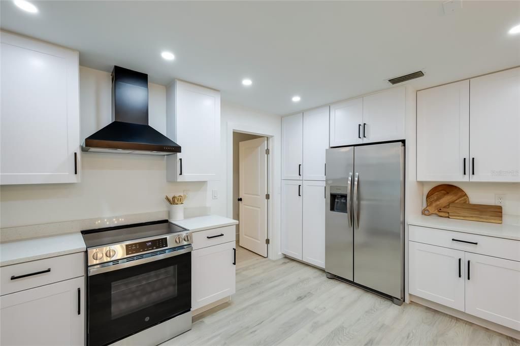 Active With Contract: $537,400 (4 beds, 2 baths, 1870 Square Feet)