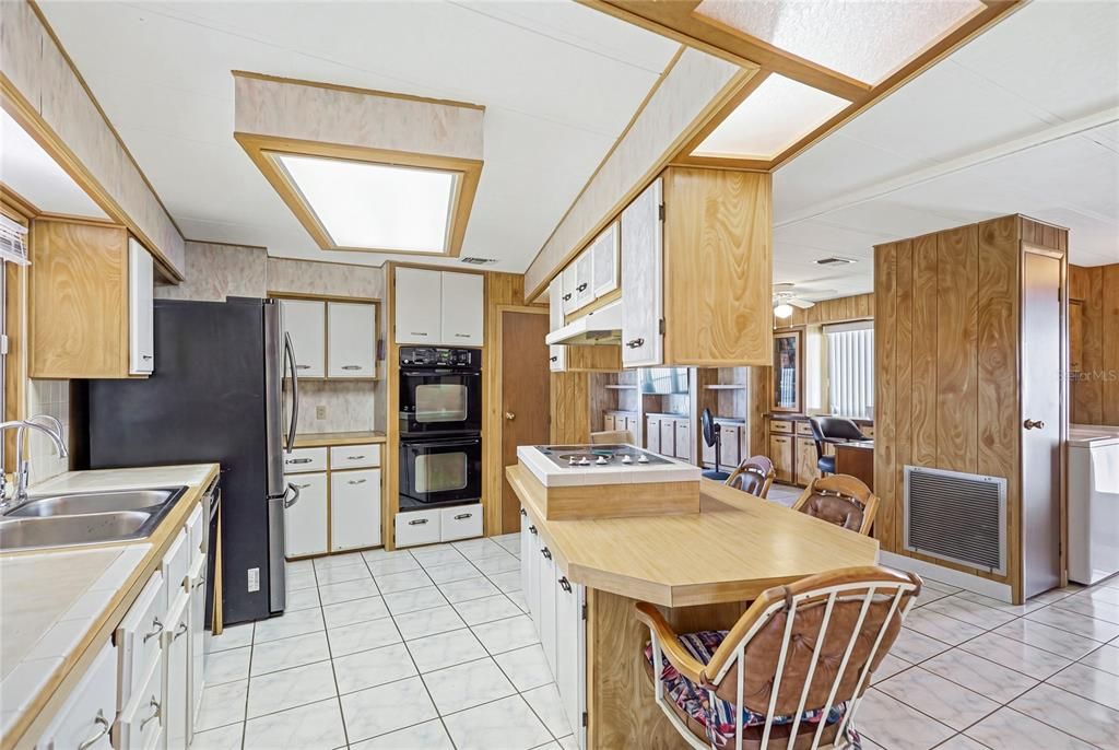 На продажу: $144,900 (3 спален, 2 ванн, 1455 Квадратных фут)