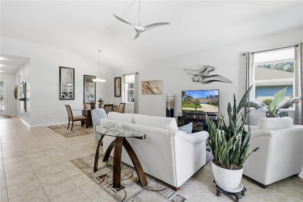 Active With Contract: $445,000 (4 beds, 2 baths, 1988 Square Feet)