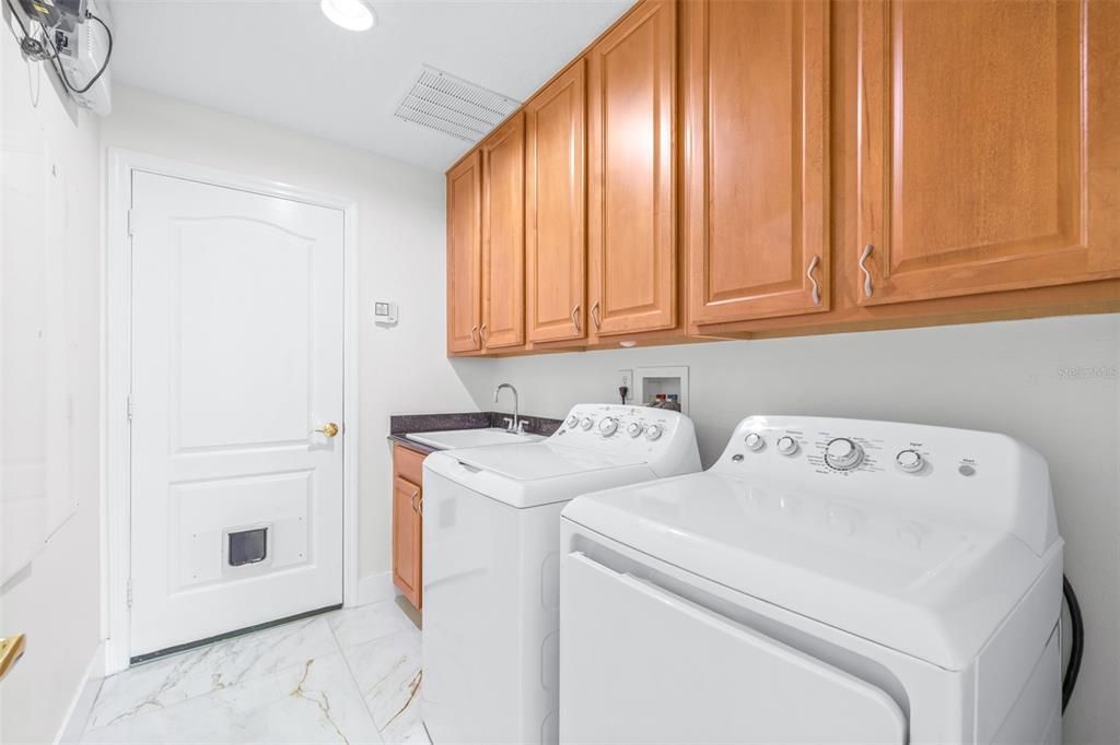 En Venta: $998,500 (5 camas, 4 baños, 3997 Pies cuadrados)
