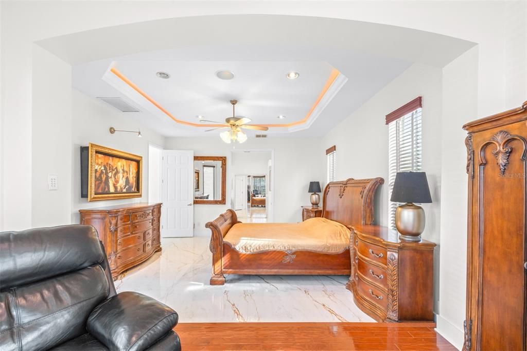 En Venta: $998,500 (5 camas, 4 baños, 3997 Pies cuadrados)