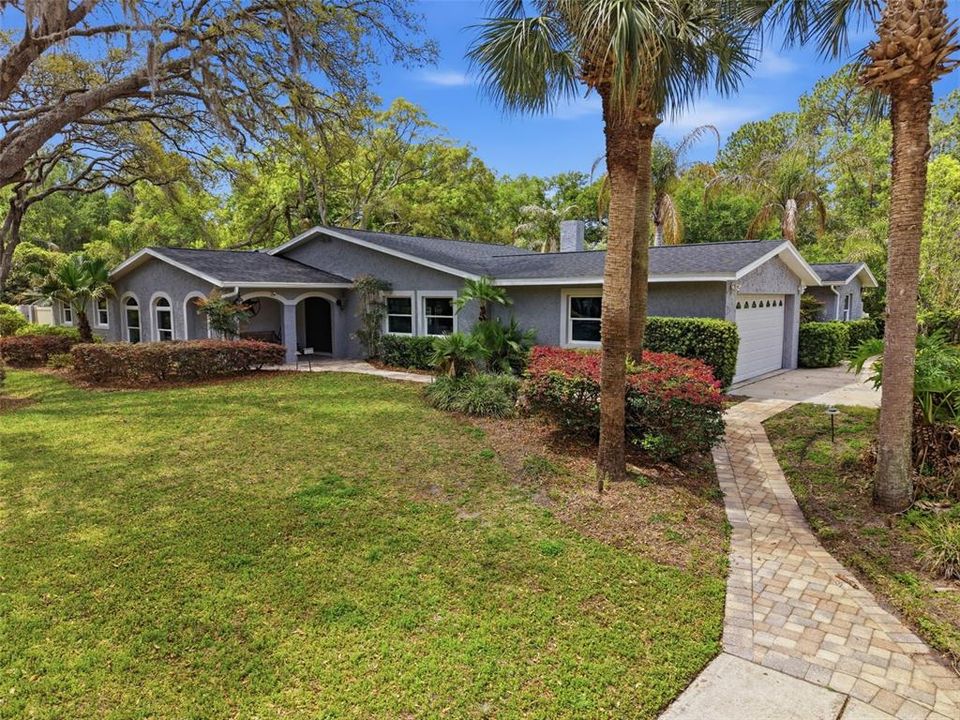 Vendido Recientemente: $649,500 (4 camas, 3 baños, 4087 Pies cuadrados)