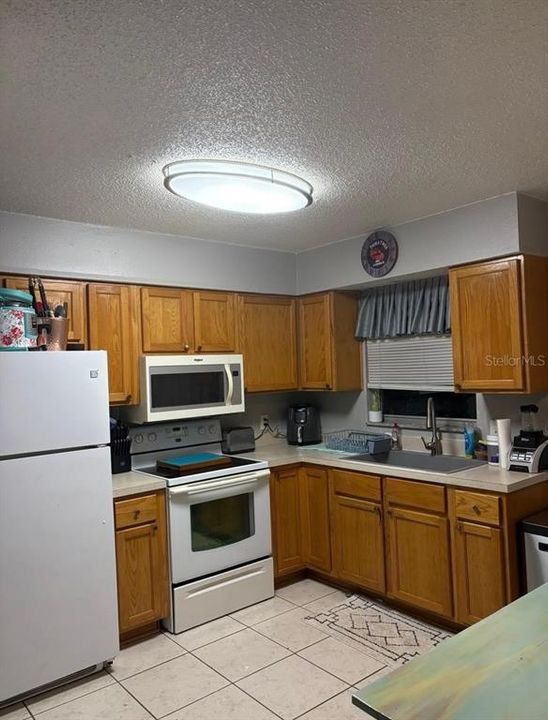 For Rent: $1,400 (2 beds, 2 baths, 1800 Square Feet)