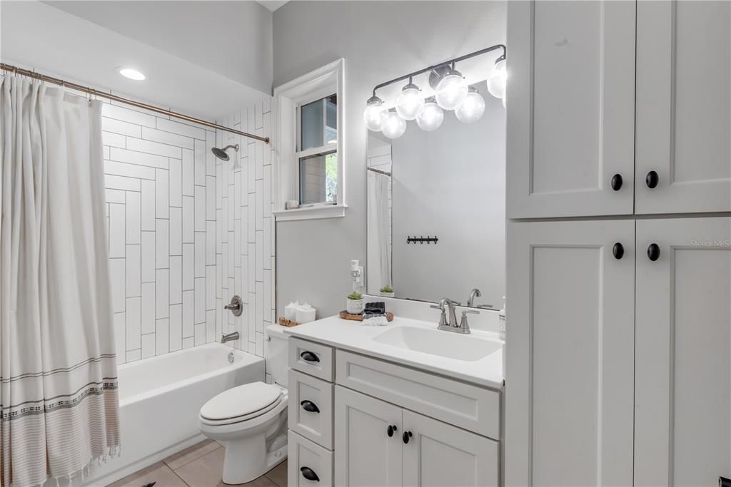 En Venta: $779,000 (3 camas, 2 baños, 2206 Pies cuadrados)