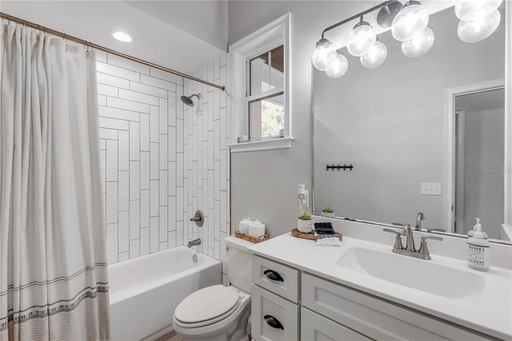En Venta: $779,000 (3 camas, 2 baños, 2206 Pies cuadrados)
