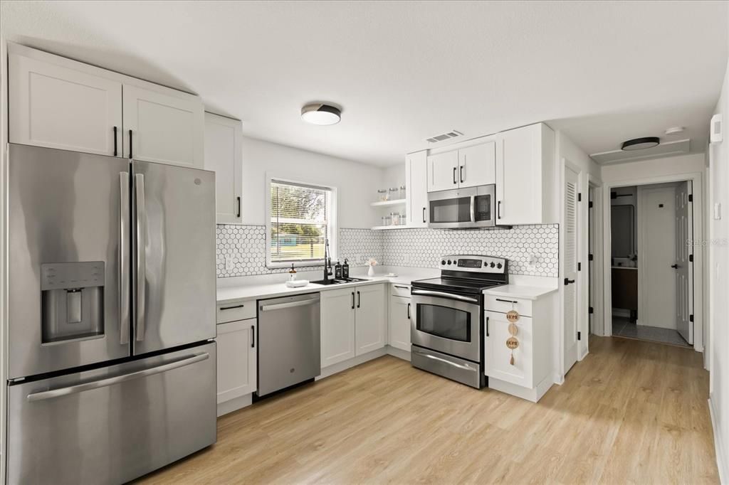 For Sale: $190,000 (2 beds, 1 baths, 864 Square Feet)