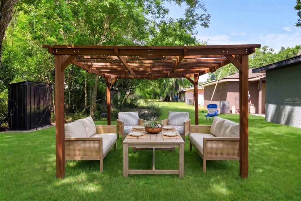 For Sale: $190,000 (2 beds, 1 baths, 864 Square Feet)