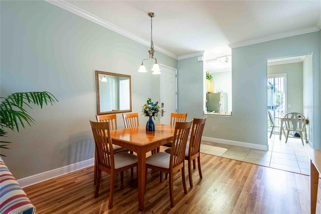 For Sale: $279,000 (2 beds, 2 baths, 1128 Square Feet)