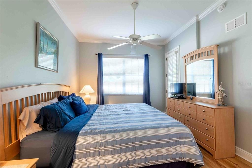 For Sale: $279,000 (2 beds, 2 baths, 1128 Square Feet)
