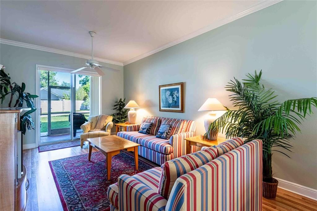 For Sale: $279,000 (2 beds, 2 baths, 1128 Square Feet)