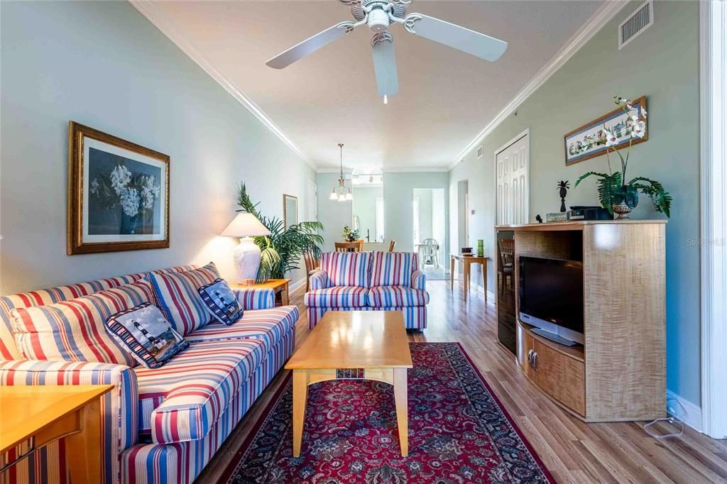 For Sale: $279,000 (2 beds, 2 baths, 1128 Square Feet)