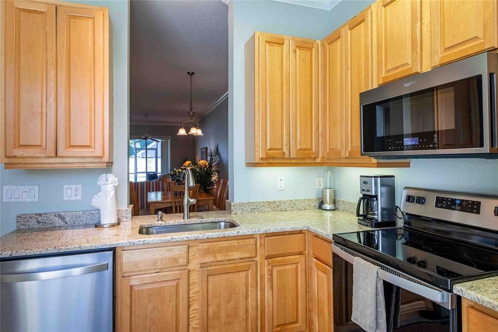 For Sale: $279,000 (2 beds, 2 baths, 1128 Square Feet)