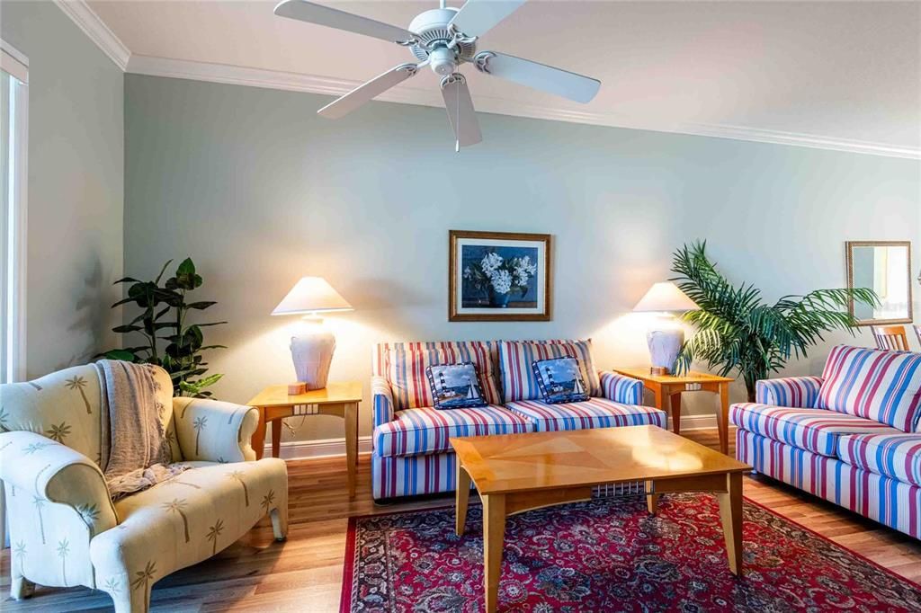 For Sale: $279,000 (2 beds, 2 baths, 1128 Square Feet)