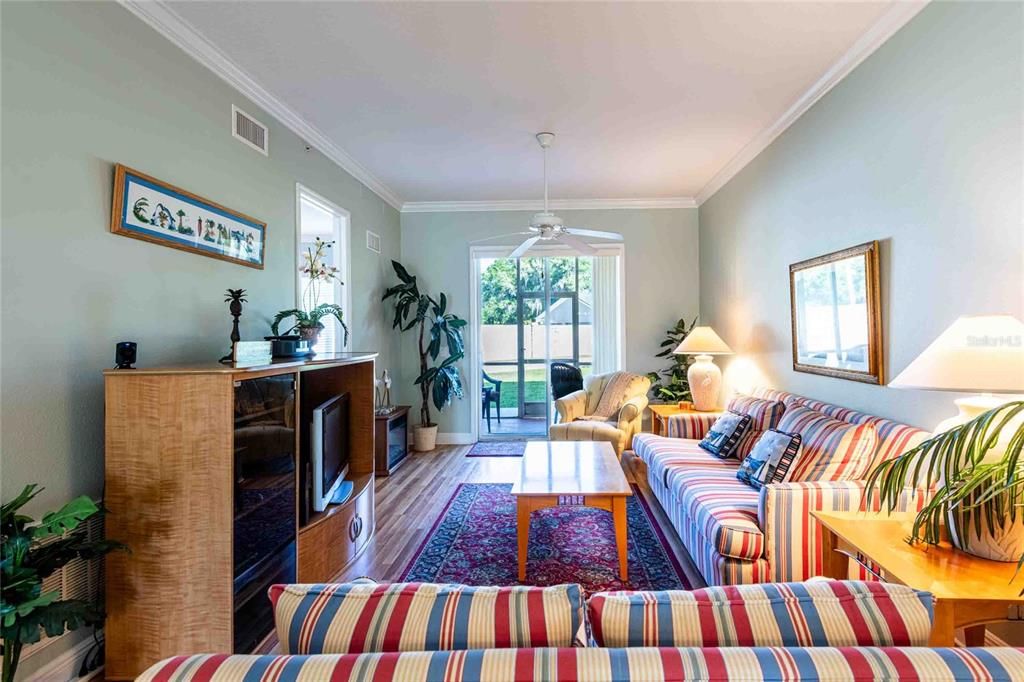 For Sale: $279,000 (2 beds, 2 baths, 1128 Square Feet)