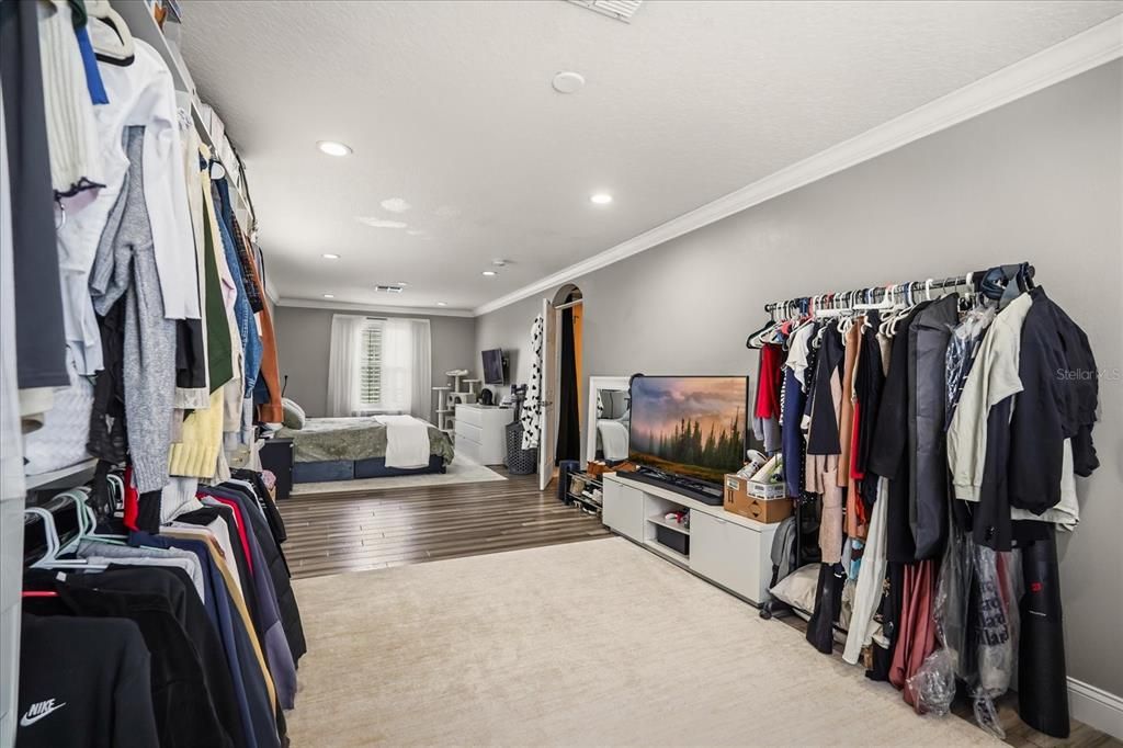 Activo con contrato: $667,000 (4 camas, 3 baños, 3222 Pies cuadrados)