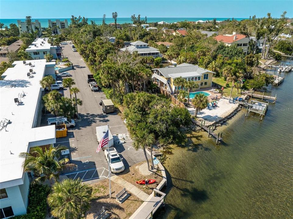 Activo con contrato: $799,000 (0.74 acres)
