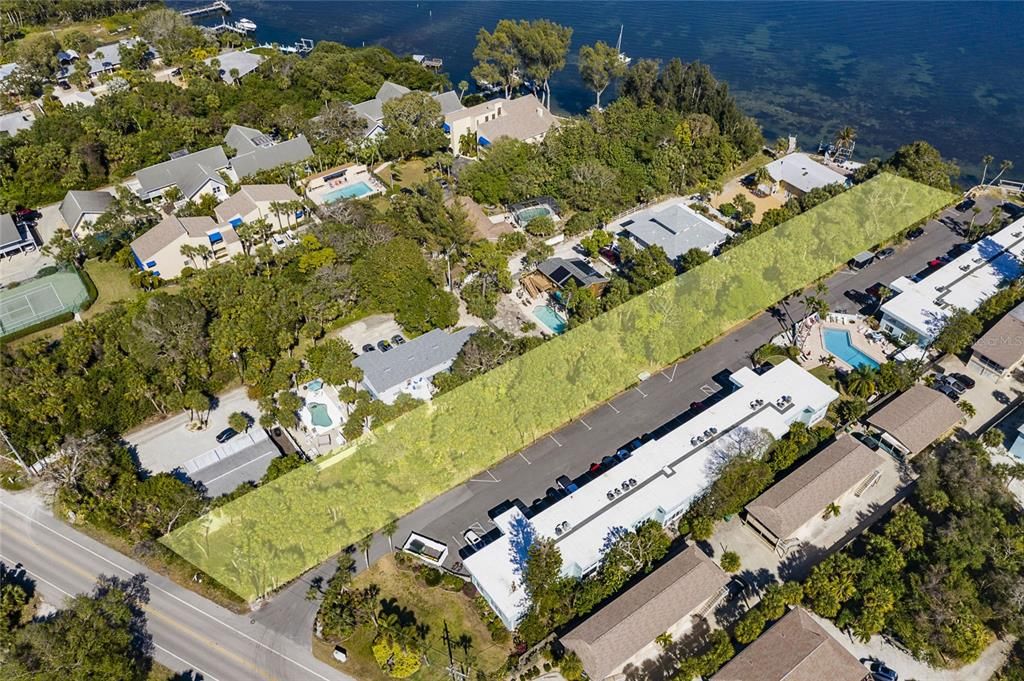 Activo con contrato: $799,000 (0.74 acres)