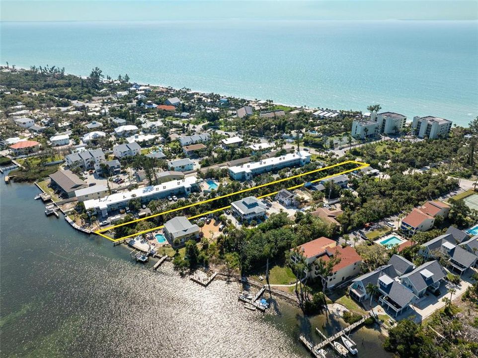Activo con contrato: $799,000 (0.74 acres)