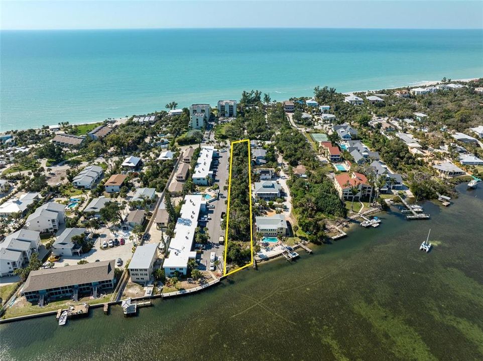 Activo con contrato: $799,000 (0.74 acres)
