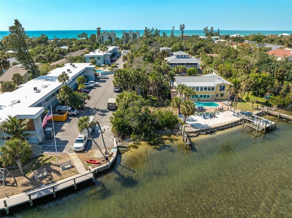 Activo con contrato: $799,000 (0.74 acres)