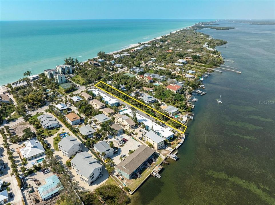Activo con contrato: $799,000 (0.74 acres)