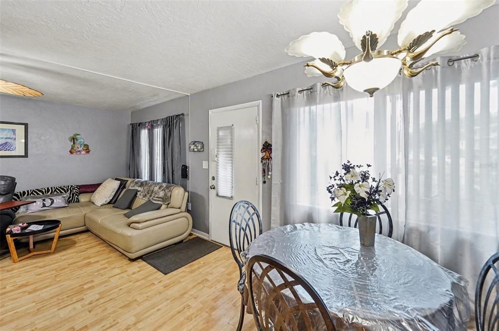 En Venta: $89,999 (2 camas, 1 baños, 874 Pies cuadrados)