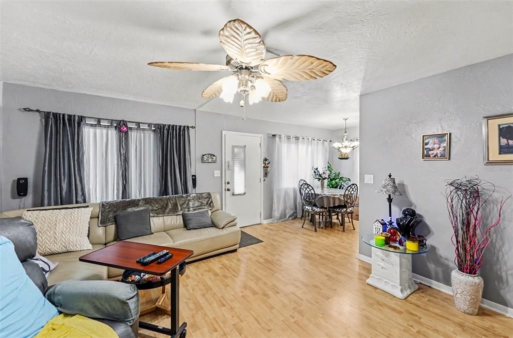 En Venta: $89,999 (2 camas, 1 baños, 874 Pies cuadrados)