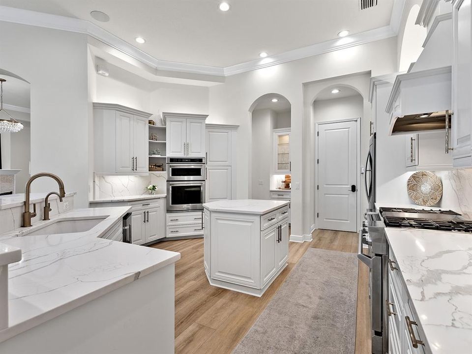 En Venta: $1,895,000 (4 camas, 3 baños, 3170 Pies cuadrados)