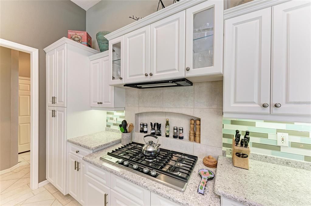 Activo con contrato: $875,000 (3 camas, 3 baños, 2723 Pies cuadrados)