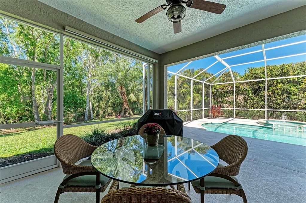 Activo con contrato: $875,000 (3 camas, 3 baños, 2723 Pies cuadrados)