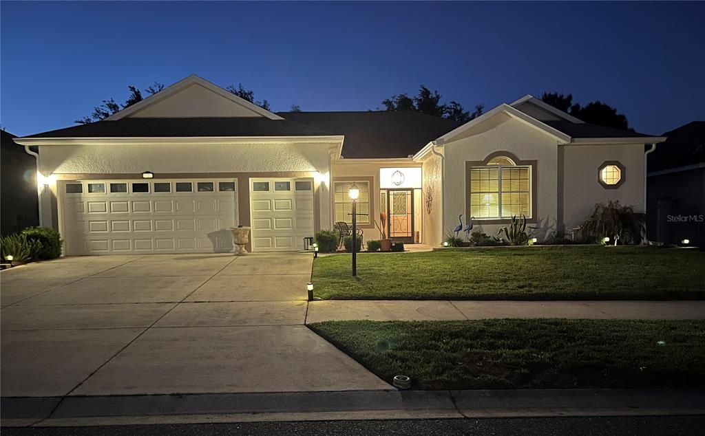 Active With Contract: $385,000 (3 beds, 2 baths, 2227 Square Feet)