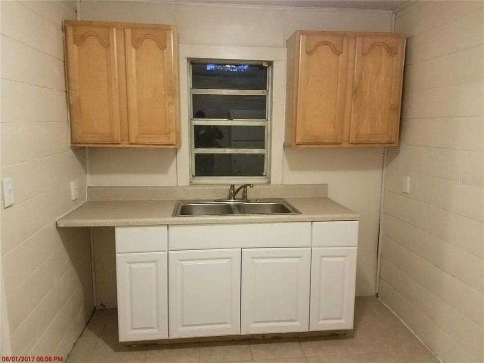 В аренду: $800 (2 спален, 1 ванн, 944 Квадратных фут)