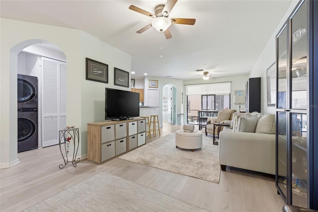 For Sale: $220,000 (2 beds, 2 baths, 1278 Square Feet)