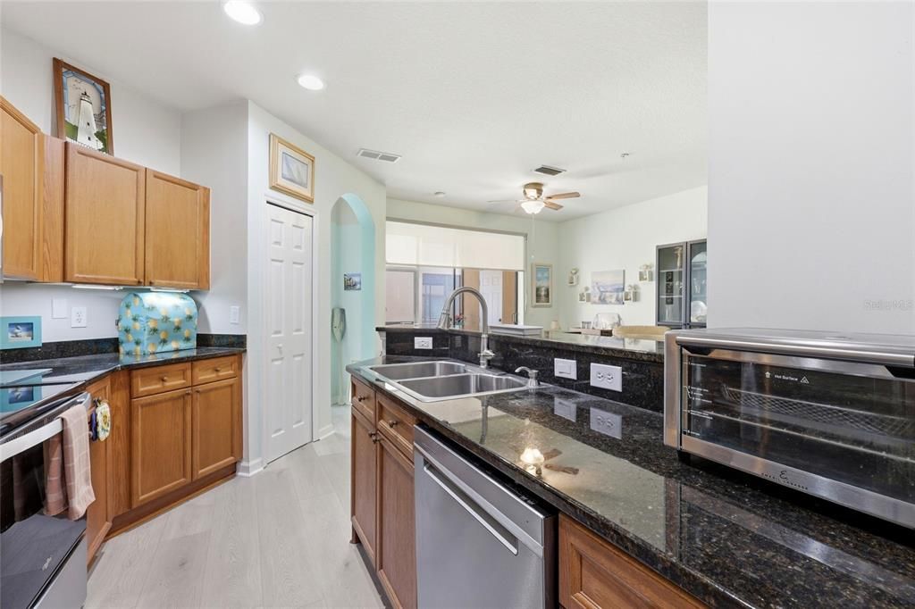 For Sale: $220,000 (2 beds, 2 baths, 1278 Square Feet)
