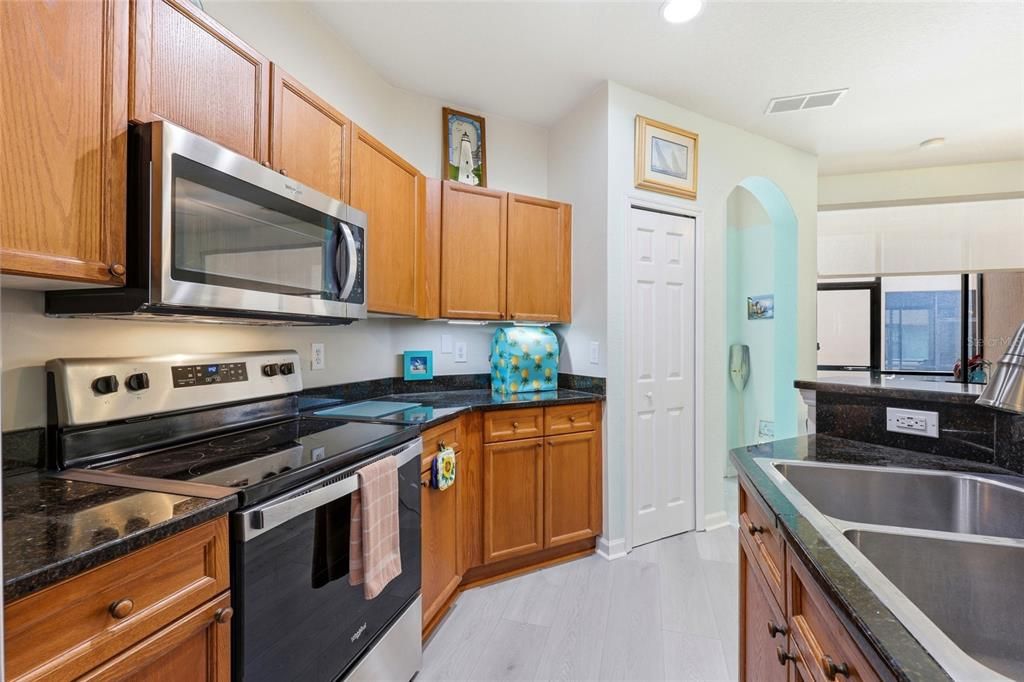 For Sale: $220,000 (2 beds, 2 baths, 1278 Square Feet)