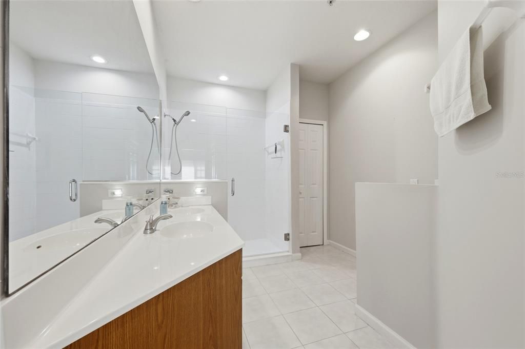 For Sale: $220,000 (2 beds, 2 baths, 1278 Square Feet)