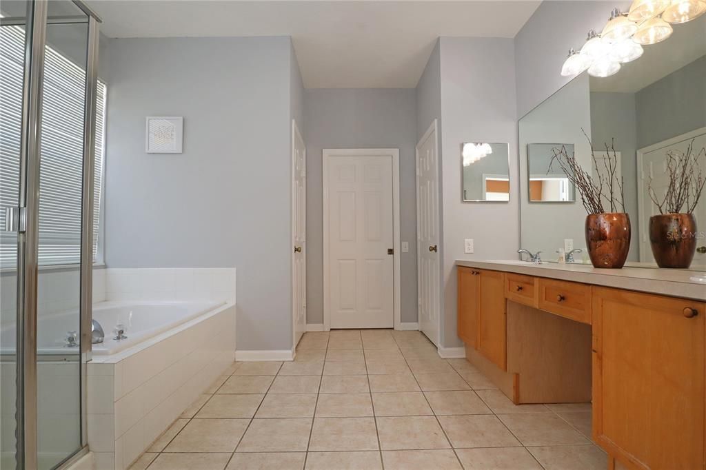 Activo con contrato: $475,000 (5 camas, 3 baños, 2255 Pies cuadrados)